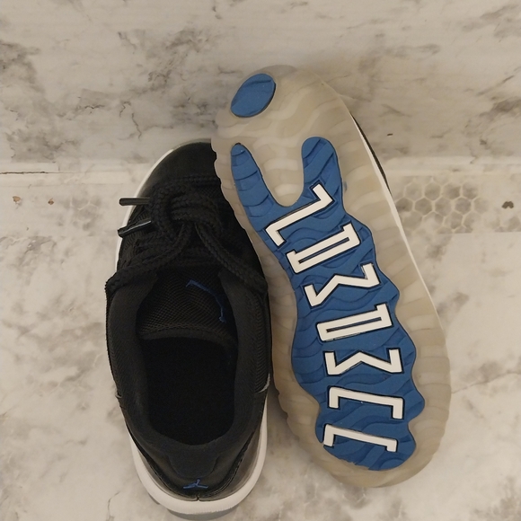 Pre-owned 2023 Jordan 11 Retro Low - Picture 8 of 12